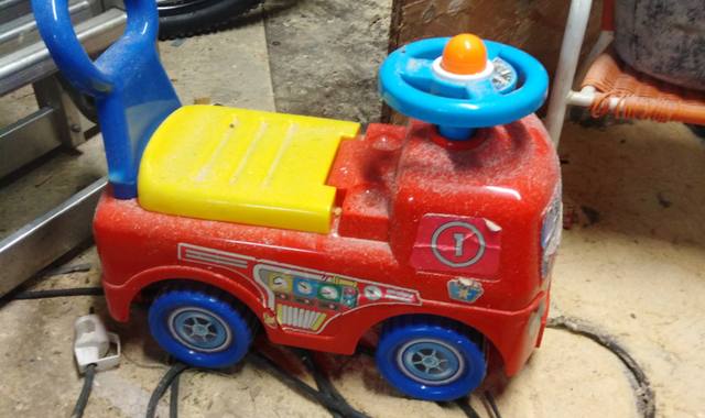 Jeux, Jouets table d'éveil et voiture d'enfant
