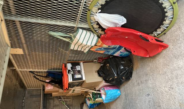 Jeux, Jouets 13 cartons de jouets, livres , jeux, jeux de plages, siège auto,....