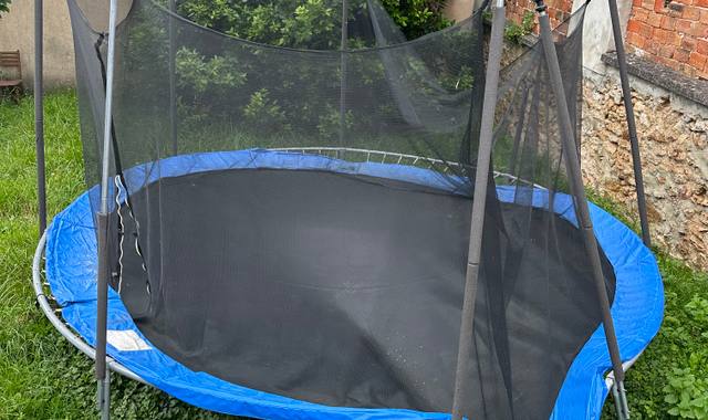 Jeux, Jouets un trampoline