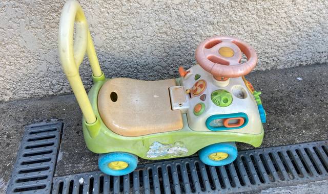 Jeux, Jouets petit camion trotteur