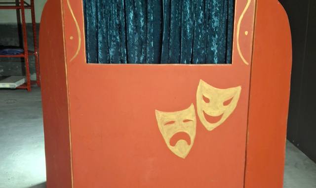 Jeux, Jouets théâtre de marionnettes = guignol