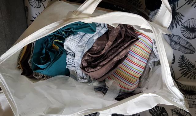 Literie plusieurs draps et housses de couettes avec taies d'oreillers