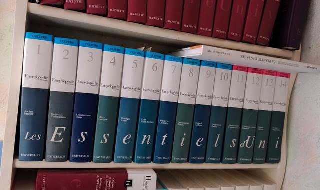 Livres-Revues les essentiels d'universalis