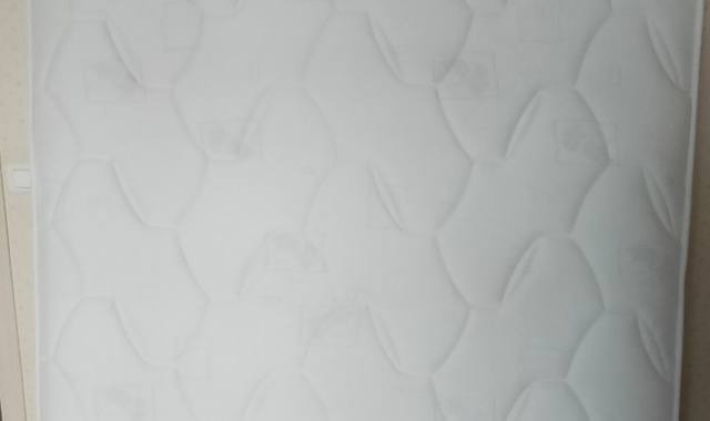 Literie un matelas et un sommier tapissier 140/190 cm