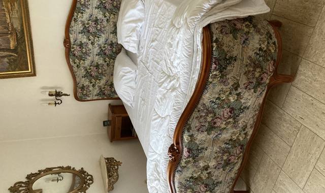 Literie lit corbeille tapissé