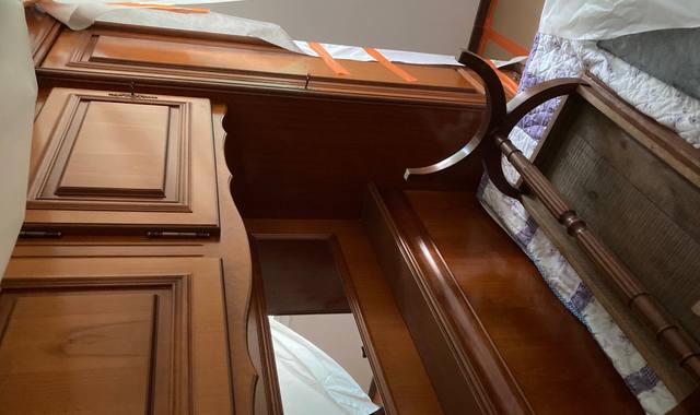 Literie lit électrique 2 personnes en merisier avec tête de lit Louis Philippe.