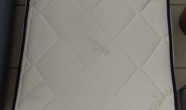 Literie 2 matelas en 80 x 200. Bon état et propre.