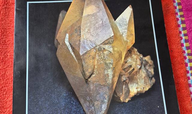 Livres-Revues le monde des cristaux