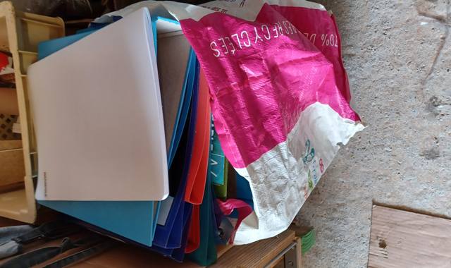 Livres-Revues lot de classeurs A4