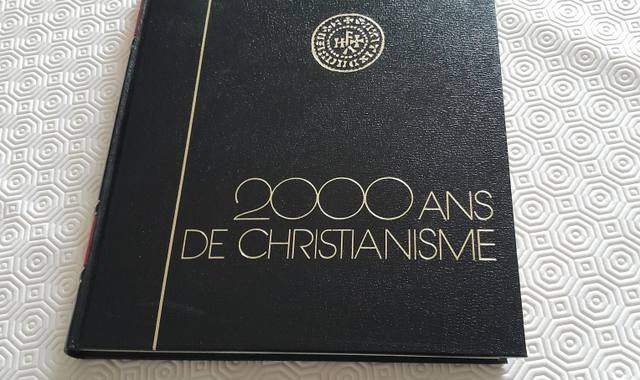 Livres-Revues 9 volumes "2000 ans de christianisme"
