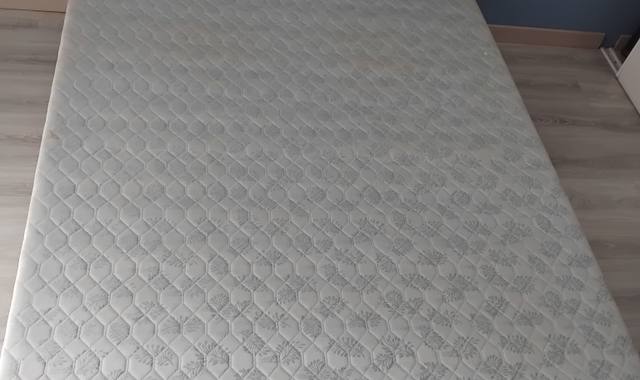 Literie sommier en bois couverture tissu