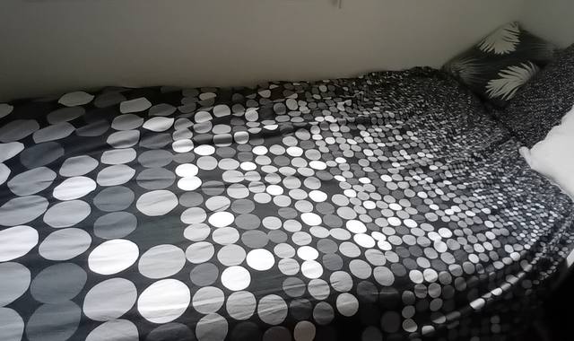Literie lit 90 plus sommier, matelas, couverture, draps housse ect..