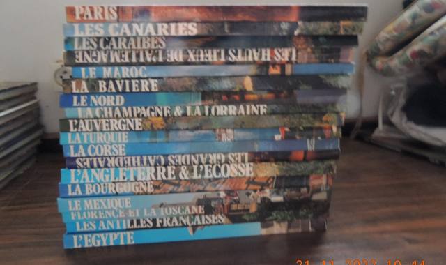 Livres-Revues serie de 24 volumes sur l'histoire du monde très bien