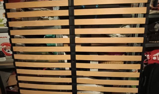 Literie sommier à lattes 140x190 sans les pieds, avec matelas