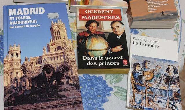 Livres-Revues livres tout genre