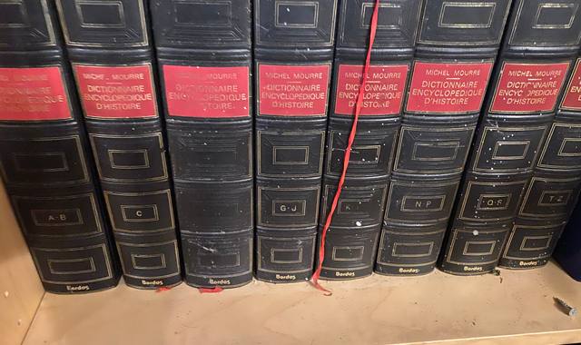 Livres-Revues livres d'hstoire en 8 volumes