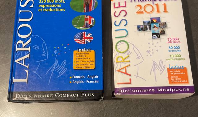 Livres-Revues 2 dictionnaires dont un Larousse français anglais