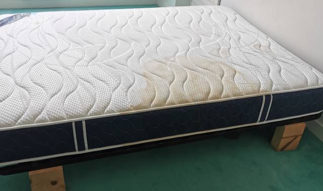 Literie matelas, sommier et pied de lit