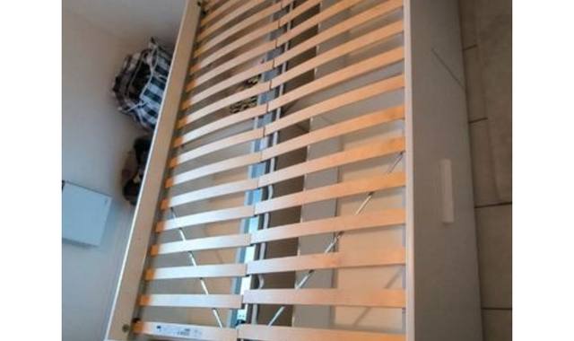 Literie lit brimnes ikea 140/190 plus matelas.