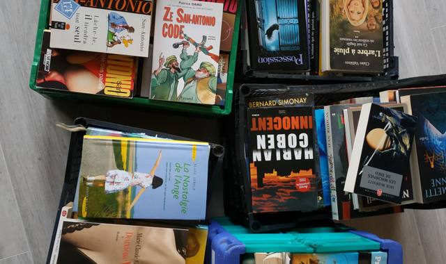 Livres-Revues je vide ma bibliothèque par manque de place