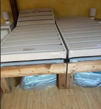 Literie cadre de lit en bois et sommier métal