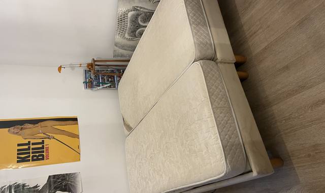 Literie 2 lits 90x190 sommiers et matelas très confortables