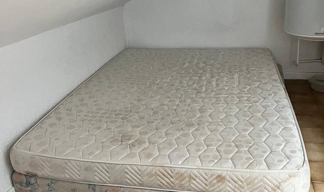 Literie sommier tapissier + matelas 140
