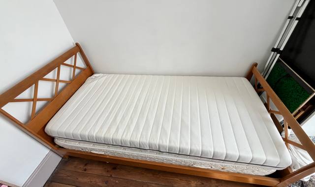 Literie lit sommier et 2 matelas 90cm