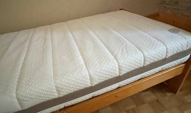 Literie 3 matelas d'une personne 90x200cm état neuf