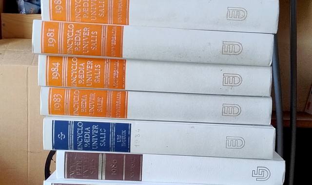 Livres-Revues encyclopédie annuelle Universalia (22 numéros !)