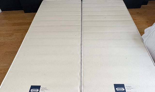 Literie 2 sommiers 90*180cm Simmons ParFAIT ETAT