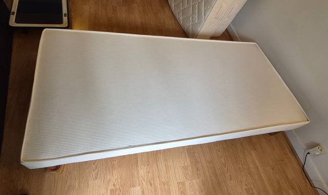 Literie je donne deux sommiers tapissiers à ressorts