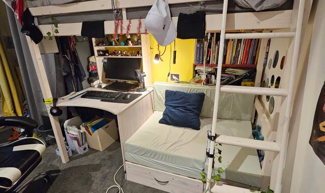 Literie lit mezzanine avec bureau et lit d'appoint