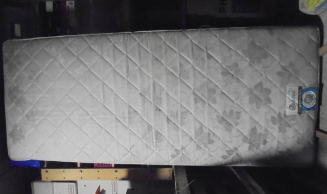 Literie matelas + sommier, lit pour une personne de 0,80 m de large