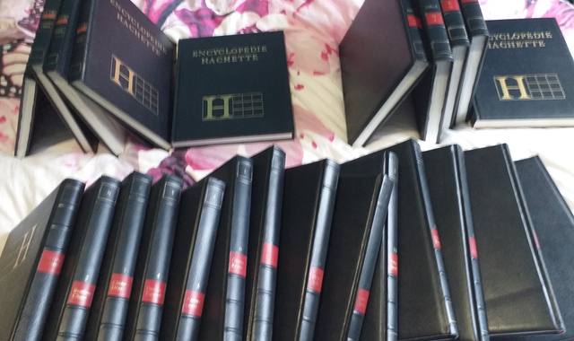 Livres-Revues encyclopédie bon état Hachette