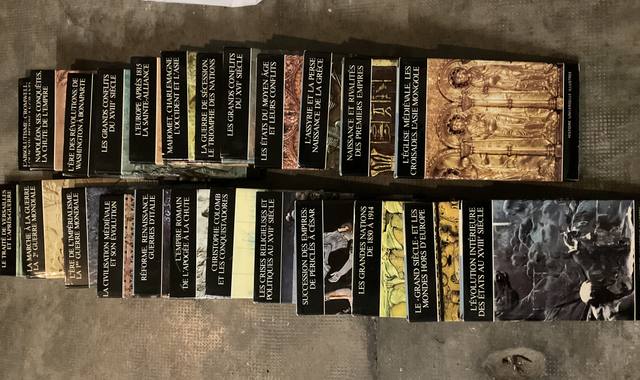 Livres-Revues histoire universelle illustrée en 24 volumes