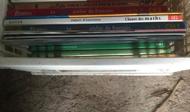 Livres-Revues manuels scolaires