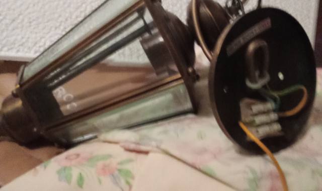 Literie 1matelas et différents accessoires