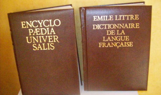 Livres-Revues encyclopédie UNIVERSALIS