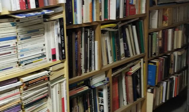 Livres-Revues vide bibliotheque, nombreux livres à donner