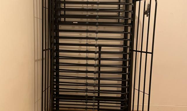 Literie lit double bon état avec toues les vis