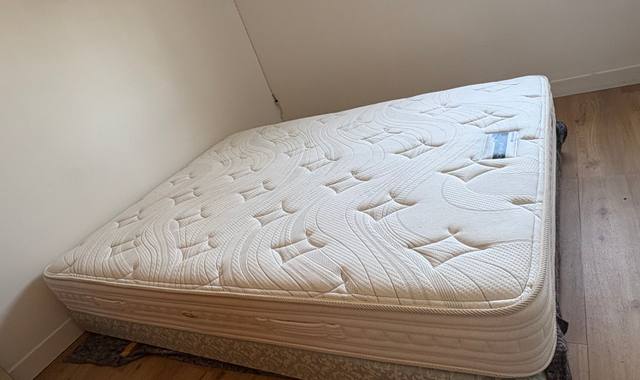Literie matelas offert 140x190— à récupérer vite à Bagneux (92)