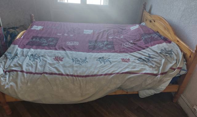 Literie LIT DOUBLE avec matelas et coussins