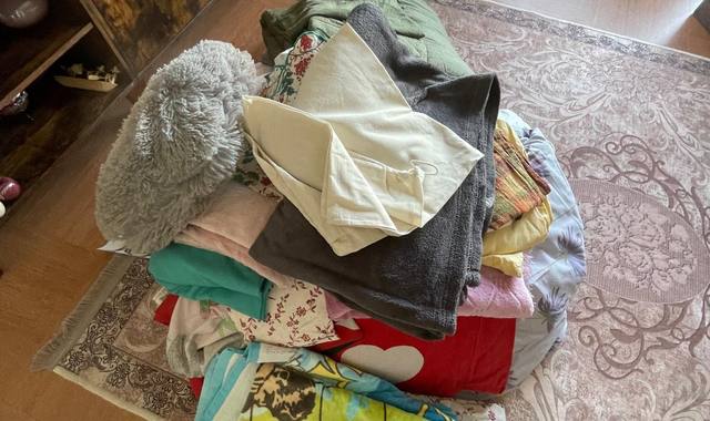 Literie lot divers : 2 COUETTES serviette housse de couette  housse coussin couette etc