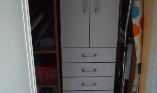 Meubles un meuble couleur blanche  de rangement salle de bain ou pharmacie