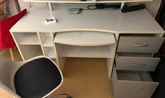 Meubles bureau h 93 cm largeur 67 cm longueur 150cm avec chaise à venir démonter e