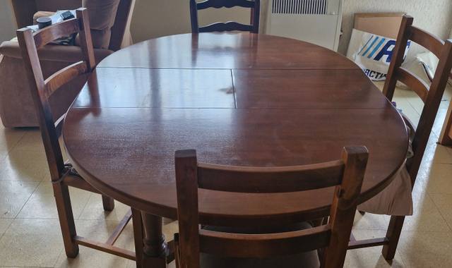 Meubles table ronde  en bois de chaine très bonne qualité