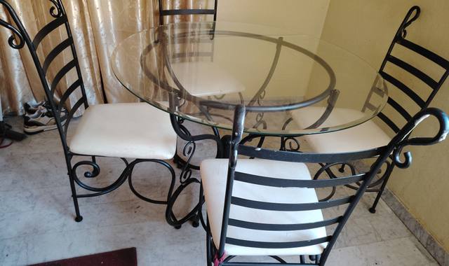 Meubles table et 4chaises