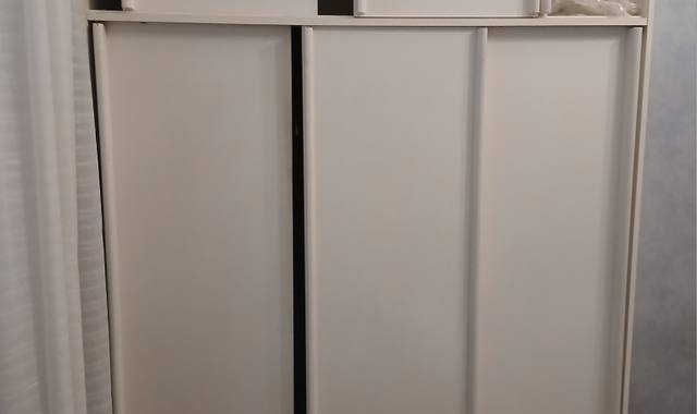 Meubles armoire bois blanche + mobilier bois bon etat