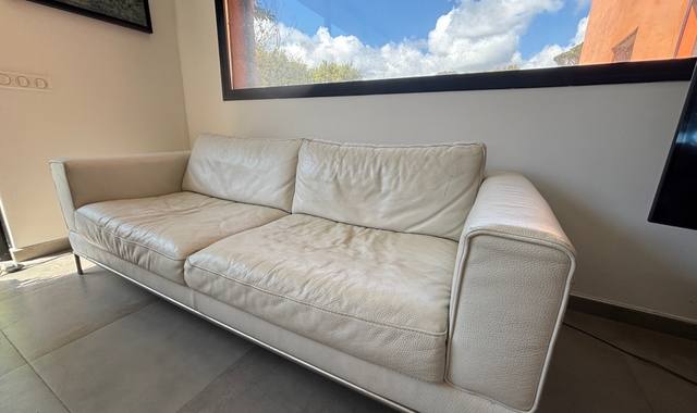 Meubles 2 canapés IKEA cuir blanc